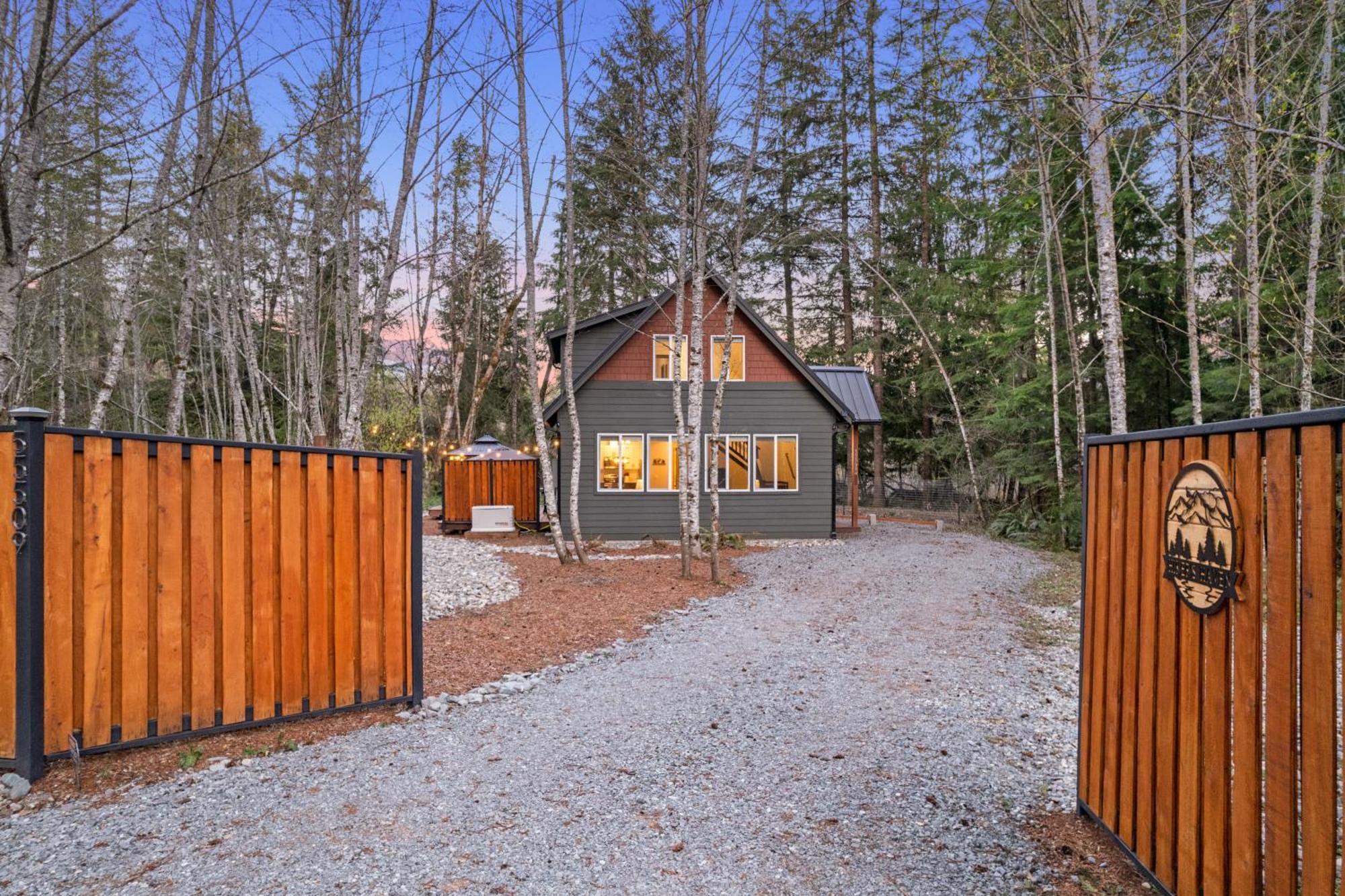 Hikers Haven With Hot Tub - Near Mt Rainier! Villa Ashford Dış mekan fotoğraf