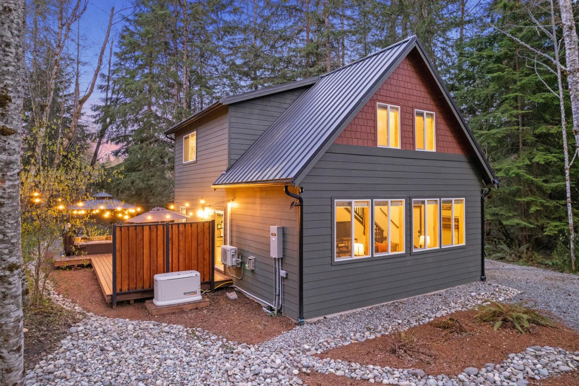 Hikers Haven With Hot Tub - Near Mt Rainier! Villa Ashford Dış mekan fotoğraf